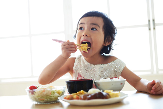 子供の食事（イメージ）